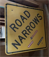 36in Road Narrows Sign