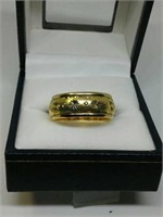 Gold coloured band with designs. Size 7. Sugg ret