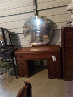 Dep. Style Vanity w/Mirror & 5 Drawer Dresser