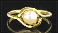 14kt Gold Pearl Solitaire Ring