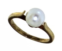 10kt Gold Pearl Solitaire Ring
