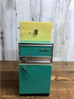 Vintage Deluxe Reading Corp Toy Refrigerator