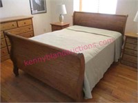 nice amish solid oak sleigh bed frame (queen size)