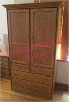 nice amish solid oak wardrobe with drawers