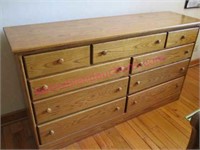 nice amish solid oak dresser (9-drawers)
