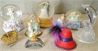COLLECTIBLE SNOW GLOBES AND DECOR