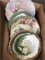 Box of floral decorative wall plates