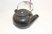 sm cast iron kettle, 8" rd