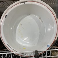 2 ceramic wash type tubs/wash basins