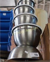 STAINLESS MIXING BOWLS W/ LIDS