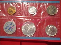 1962-P us mint set (3 coins are 90% silver) uncirc