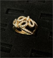 Lady's 18 Karat Yellow Gold Diamond Ring