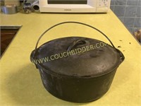 Lodge Dutch oven with cover