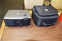 DELL 1800 MP LCD PROJECTOR AND CASE
