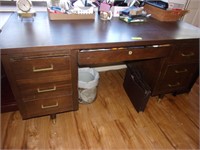 5 Ft Office Desk W/ 7 Drawers