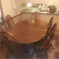 Table and 6 Chairs w/Leaf