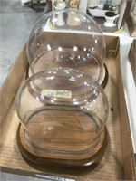 Pair of dome-top displays, 8" round and 4 x 6