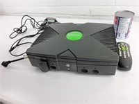 Console Xbox avec câbles, télécommande, accessoire
