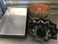 Bundt cake pans. Shelf NOT included