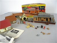 Revell 1950's-1960's Ho Train Town Freight Station