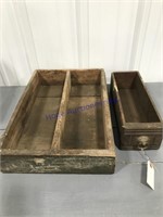Wood box w/divider & 1 sewing drawer