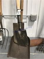 Tool bundle--shovel assortment