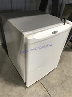Whirlpool dorm-sized refrigerator