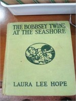 Laura lee hope 8 piece vintage  book collection