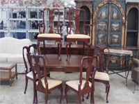 Hickory co dining table with 6 chairs with 2 leafs
