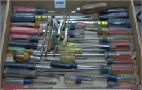 flat lot of assorted screwdrivers