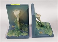 ROSEVILLE POTTERY THORNAPPLE BOOKENDS