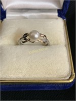 9CT YELLOW GOLD AND SILVER PEARL AND DIAMOND RING