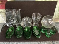 SHELF LOT OF CRYSTAL AND GREEN GLASS