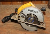 DeWalt DW384, 8 1/4" circular saw in working