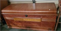 Cavalier cedar chest, with tray