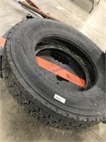 Michelin 275/80R22.5 tire