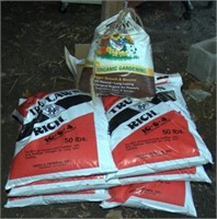 (6) 50 pound bags of Tru Lawn Rich 10-6-4