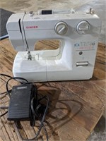 Singer Mechanical Sewing Machine Model 1120