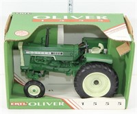 Collector Edition, Oliver 1555 tractor, Ertl,