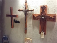 3 wood & iron crosses + "Believe" wall hangings