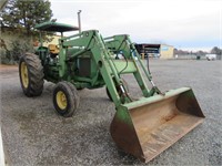 John Deere 2940 Wheel Tractor w/ Loader