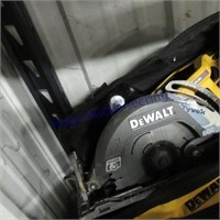 Dewalt DCS577 7/4" worm drive saw-needs battery