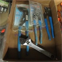 Split-joint pliers, adjustable wrench