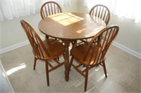 kitchen table w/leaf & (4) chairs