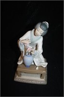 Lladro Geisha Girl figurine