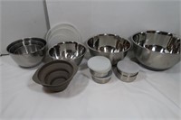 Various Size SS Mixing Bowls w/Lids & Colander