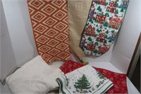 Holiday Table Linens-Lot
