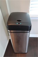 Touchless SS Trash Can Battery Operated-39"H