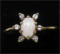 10K Yellow gold oval cabochon opal ring with