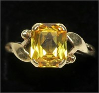 10K Yellow gold rectangular cut yellow gemstone